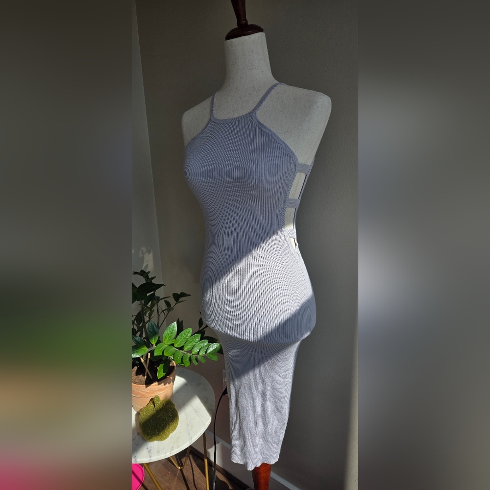 Revamped: Effortlessly Chic Gray Ribbed Midi Dress - Picture 3 of 7